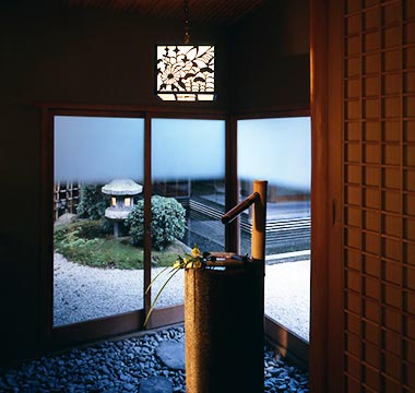 Photo: Hiratakan Annex Building ornament